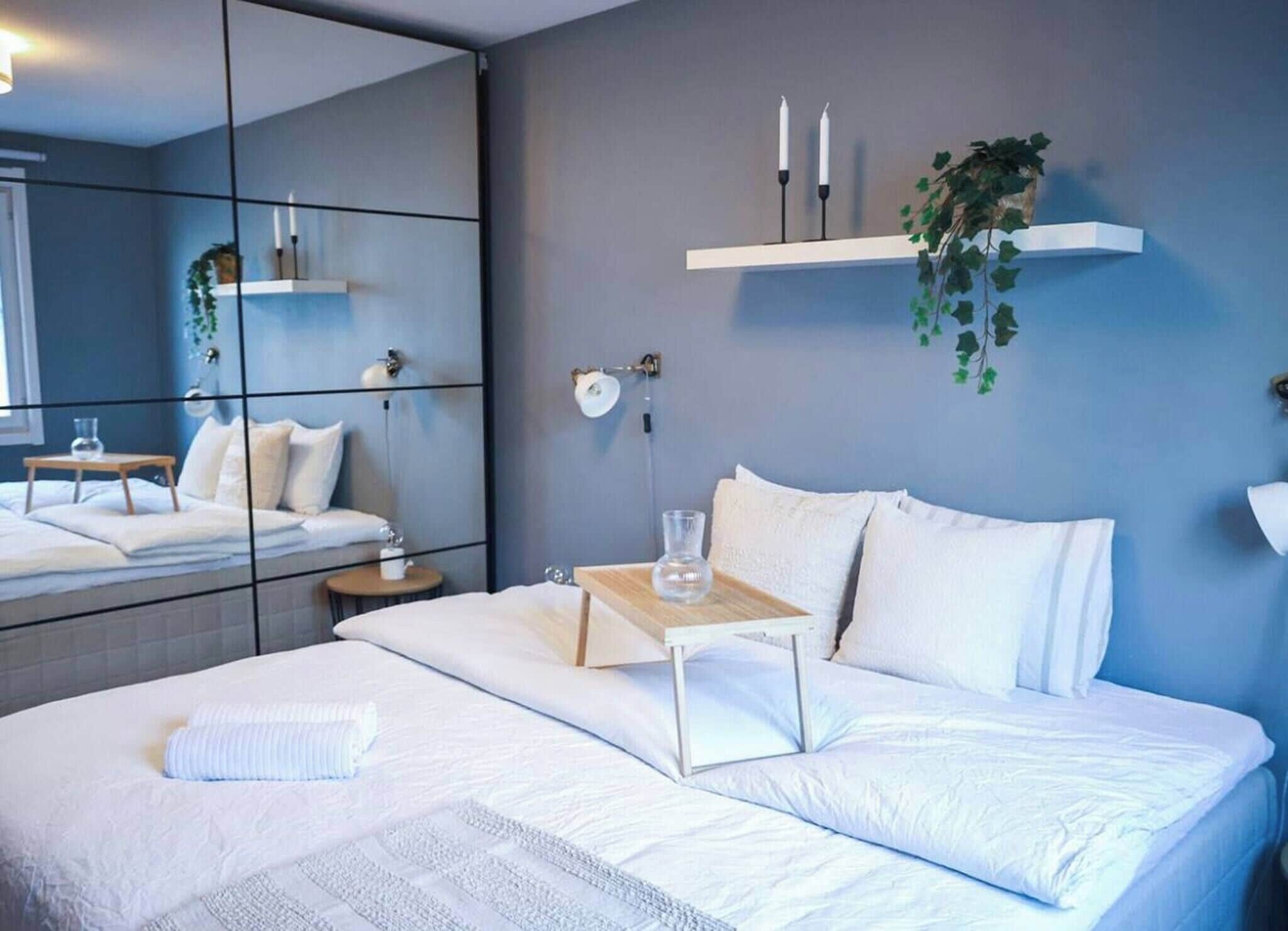 2 bedrooms, iron/ironing board, internet, wheelchair access