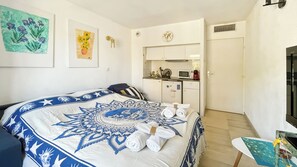 Iron/ironing board, Internet, bed sheets, wheelchair access