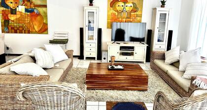 LaBerta, Spacious 3 bedroom apartment in the Centre of Swakopmund