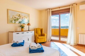 5 slaapkamers, een strijkplank/strijkijzer, gratis wifi, beddengoed