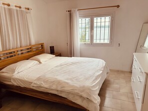 2 bedrooms, iron/ironing board, WiFi, bed sheets - Charming 2-bedroom apartment with WiFi, AC in enchanting Port Louis (Port Louis)