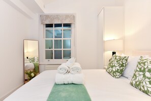 2 bedrooms, iron/ironing board, travel cot, free WiFi