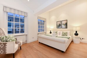 2 bedrooms, iron/ironing board, travel cot, free WiFi - Stunning Knightsbridge 2 Bedroom 2 Bath £2m Duplex (London)