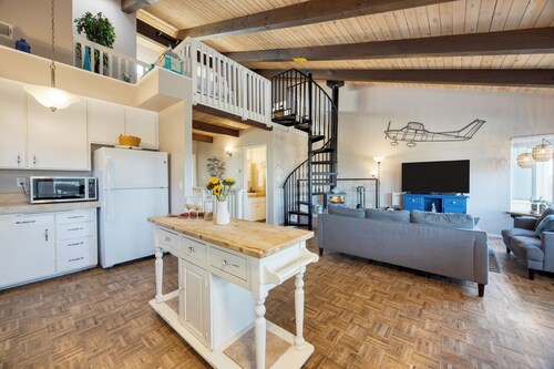 Steps to Beach w/ Patio+Deck | Foosball | Happy Bottom Beach House by AvantStay