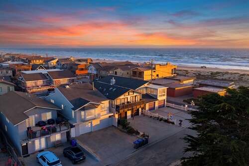 Steps to Beach w/ Patio+Deck | Foosball | Happy Bottom Beach House by AvantStay