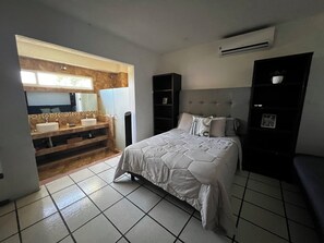 4 bedrooms, in-room safe, desk, iron/ironing board