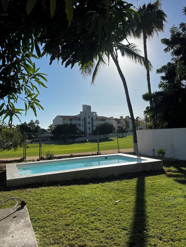 حمّام سباحة مُدفَّأ