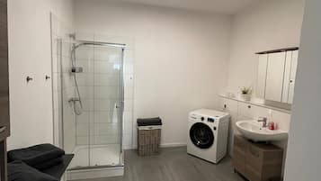 Dusch, gratis toalettartiklar, hÄrtork och handdukar