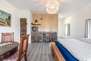 1 bedroom, free WiFi, bed sheets