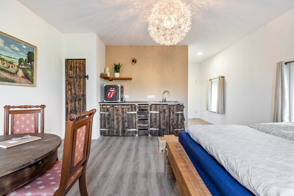 1 bedroom, free WiFi, bed sheets