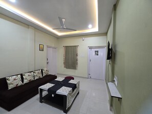 Lobby - The Gulmohar Inn (Guwahati)