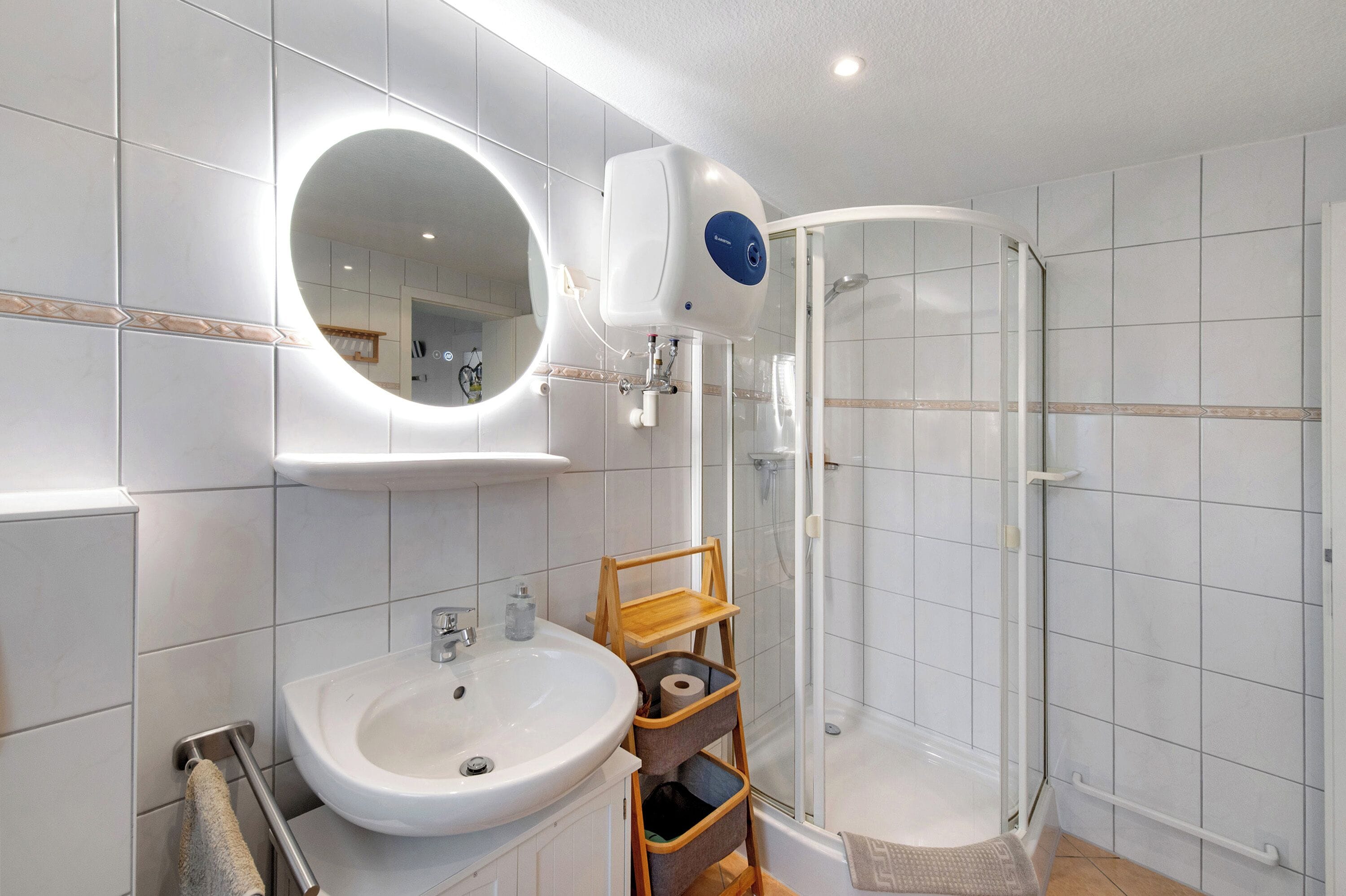 Een douche, een haardroger, handdoeken