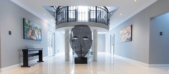 Spacious hotel suites with WiFi, AC, fitness room in vibrant Johannesburg