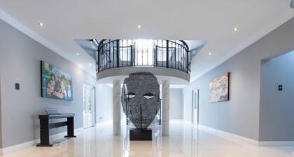 Spacious hotel suites with WiFi, AC, fitness room in vibrant Johannesburg