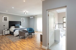 11 bedrooms, desk, iron/ironing board, WiFi