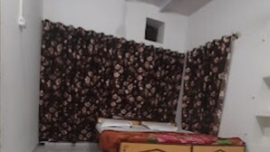 Deluxe Double Room, City View | WiFi (free), bed sheets - Laxmi Bhawan Dharamshala Mathura (Mathura)