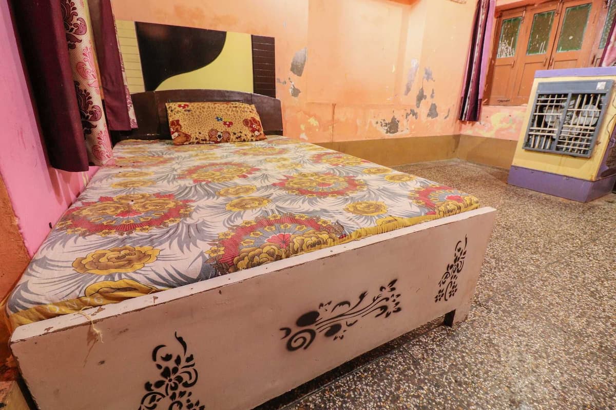 Standard Single Room | Free WiFi, bed sheets