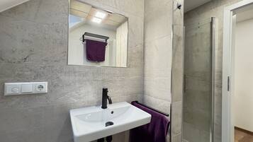 Bruser, hårtørrer, håndklæder