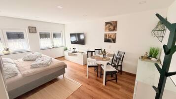 1 bedroom, WiFi (free), bed sheets