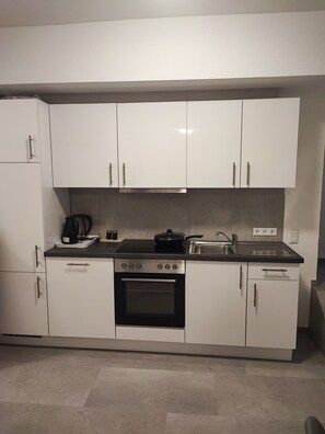 Refrigerador, horno, parrilla de estufa y lavavajillas