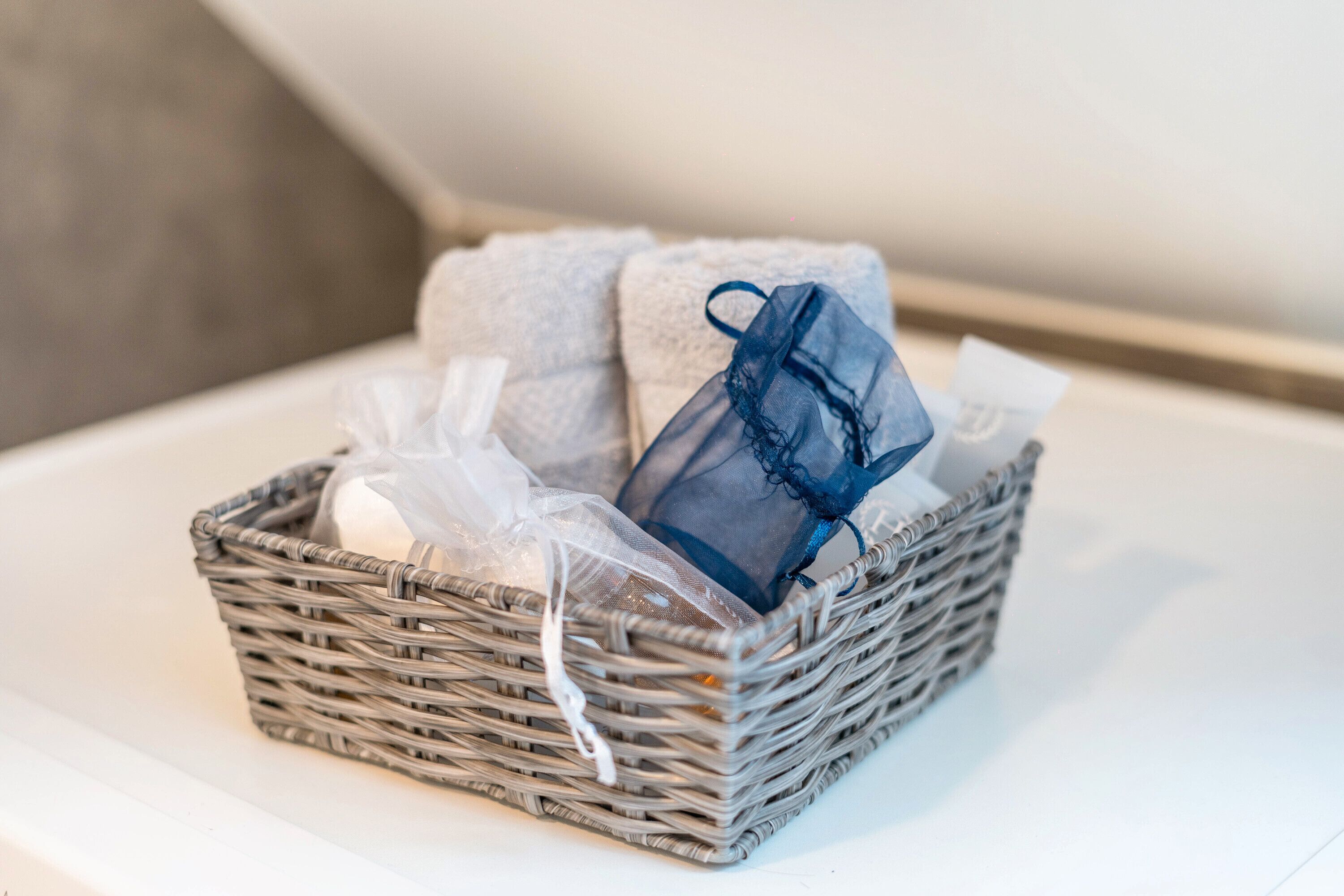 Douche, séchoir à cheveux, serviettes fournies