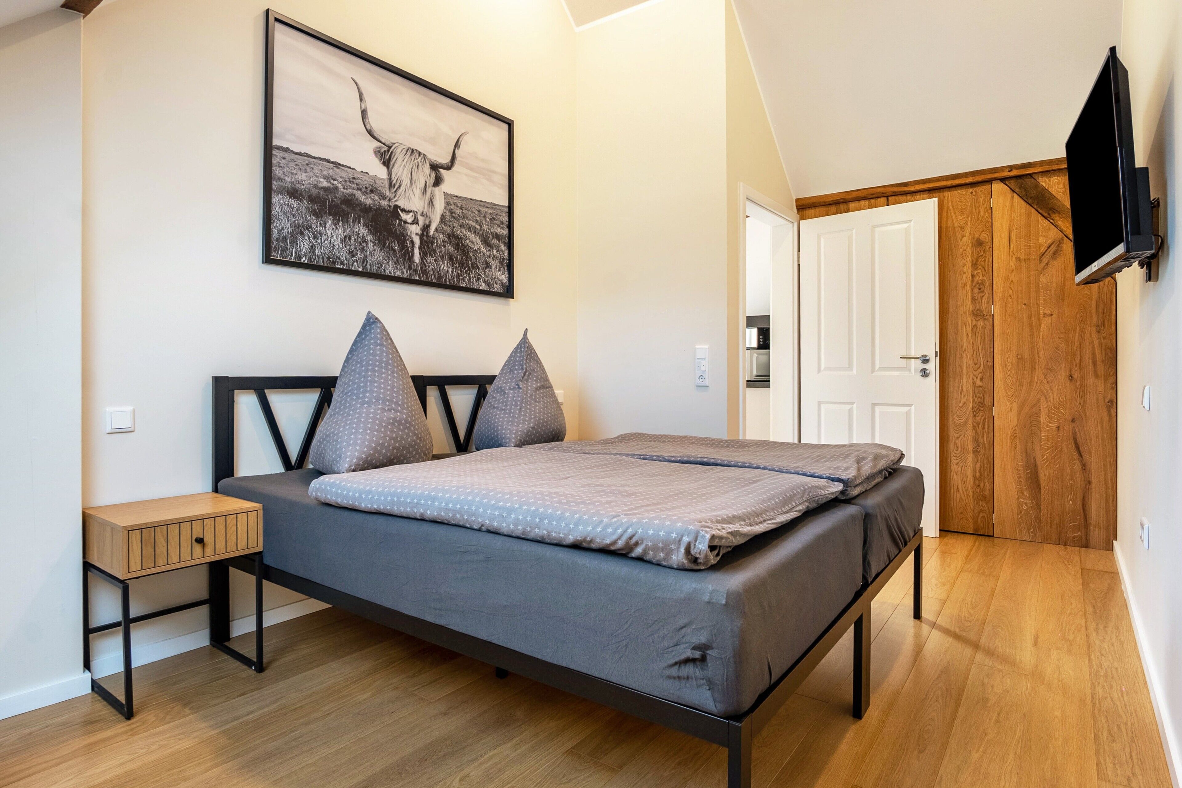 2 slaapkamers, een strijkplank/strijkijzer, gratis wifi, beddengoed