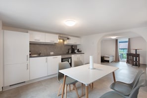 Réfrigérateur, four, plaque de cuisson, lave-vaisselle