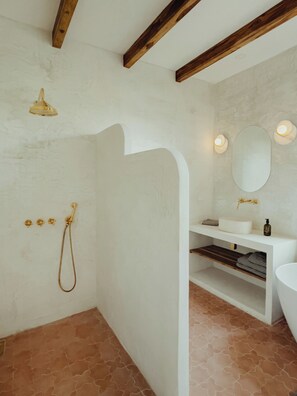 Hair dryer, towels, soap, toilet paper - Golf Cart Included ~ Mediterranean/Moroccan Design ~ 5’ Beach~ Salt-Water Pool (Sámara)