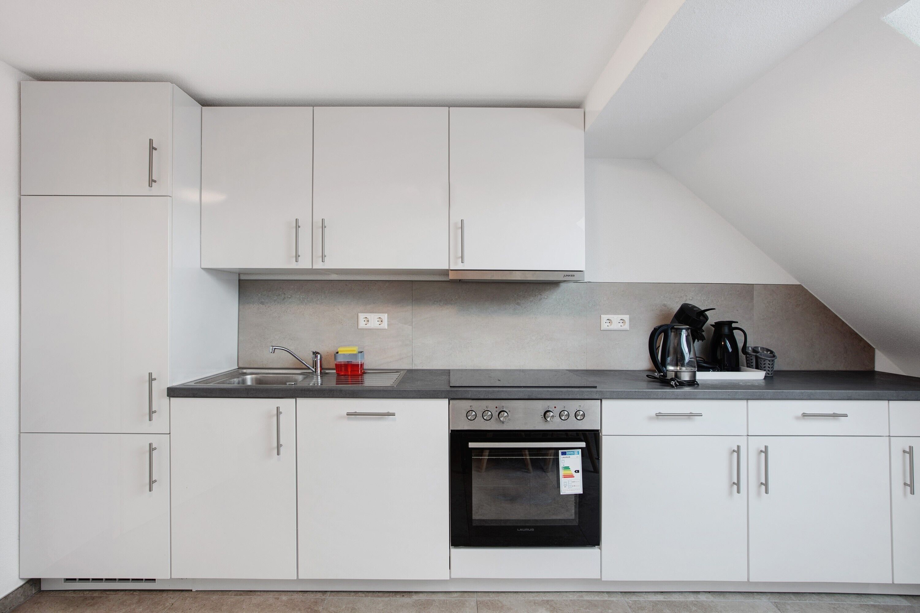 Kühlschrank, Ofen, Herdplatte, Geschirrspüler