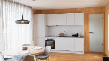 Kühlschrank, Ofen, Herdplatte, Geschirrspüler