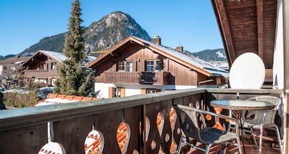 Ferienwohnung 'Carlina' mit Bergblick, Balkon und Wi-Fi
