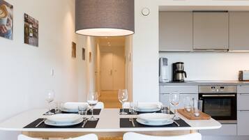 Refrigerador, horno, parrilla de estufa y lavavajillas