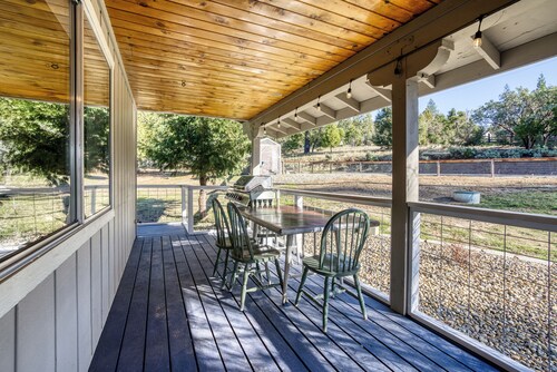 Cozy Mountain Retreat Near Yosemite – Stunning Views, BBQ, & Family-Friendly!