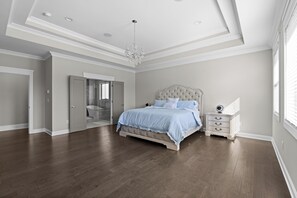 5 bedrooms, bed sheets