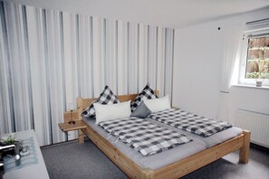 2 chambres, fer et planche Ă repasser, accĂšs Ă Internet, literie fournie