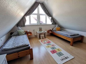 2 quartos, ferros/tábuas de passar roupa, Wi-Fi, roupa de cama