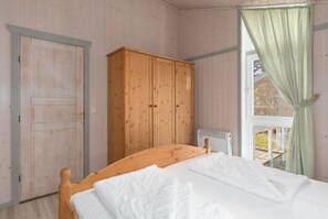 2 Schlafzimmer, Reisekinderbett