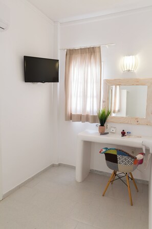 Standard Double Room, Balcony | In-room safe, free WiFi - Blue Island Hotel (Santorini)