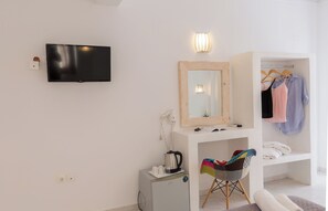 Comfort vierpersoonskamer, terras | Een kluis op de kamer, gratis wifi