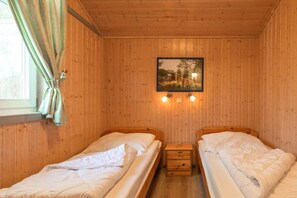 2 bedrooms, travel crib