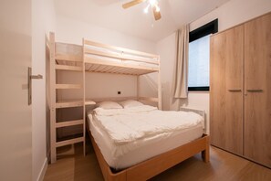 2 bedrooms, iron/ironing board, free WiFi