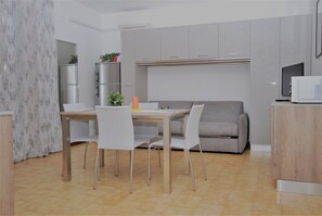 Dining - Fully furnished modern apartment in a prime location (Lignano Sabbiadoro)