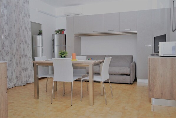 Dining - Fully furnished modern apartment in a prime location (Lignano Sabbiadoro)
