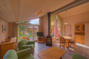 Smart TV, fireplace - Ferienhaus mit Sauna im Ferienpark Mirow (Granzow)
