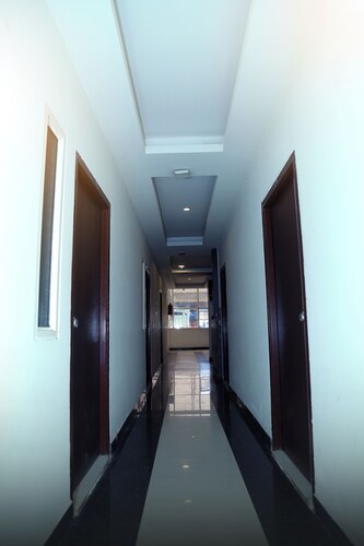 MR DWELL  HOTEL AIRPORTZONE