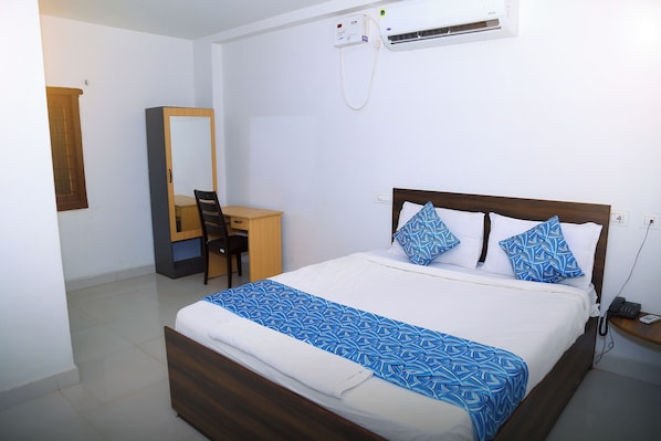 Basic Double Room | Desk, laptop workspace, free WiFi
