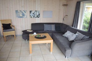 TV, fireplace, DVD player