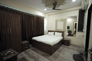 ملاءات للفراش لا تسبب الحساسية ومكتب وأسرّة قابلة للطي وواي فاي مجانًا