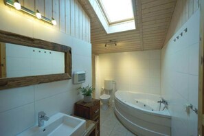 Shower, jetted bath - exklusives skandinavisches Ferienhaus (Rechlin)