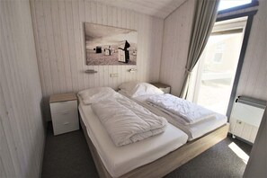 2 bedrooms, travel crib, free WiFi - Ferienhaus im Ferienpark Mueritz (Rechlin)